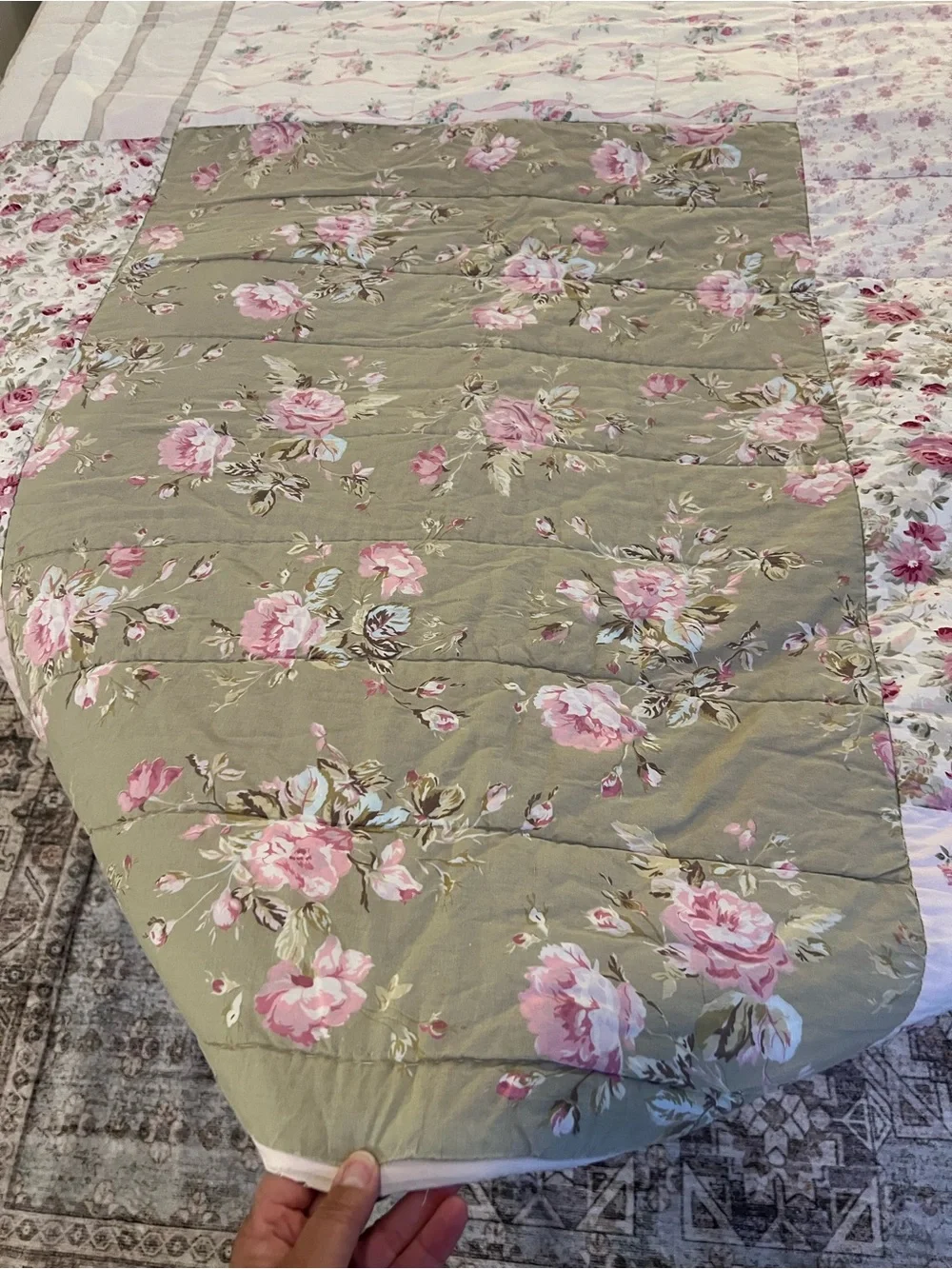 Simply Shabby Chic Floral Patchwork Quilt hard to find - Full / Queen
